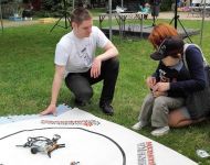 piknik rodzinny eksperymenty chemiczne robotyka roboty lego 2